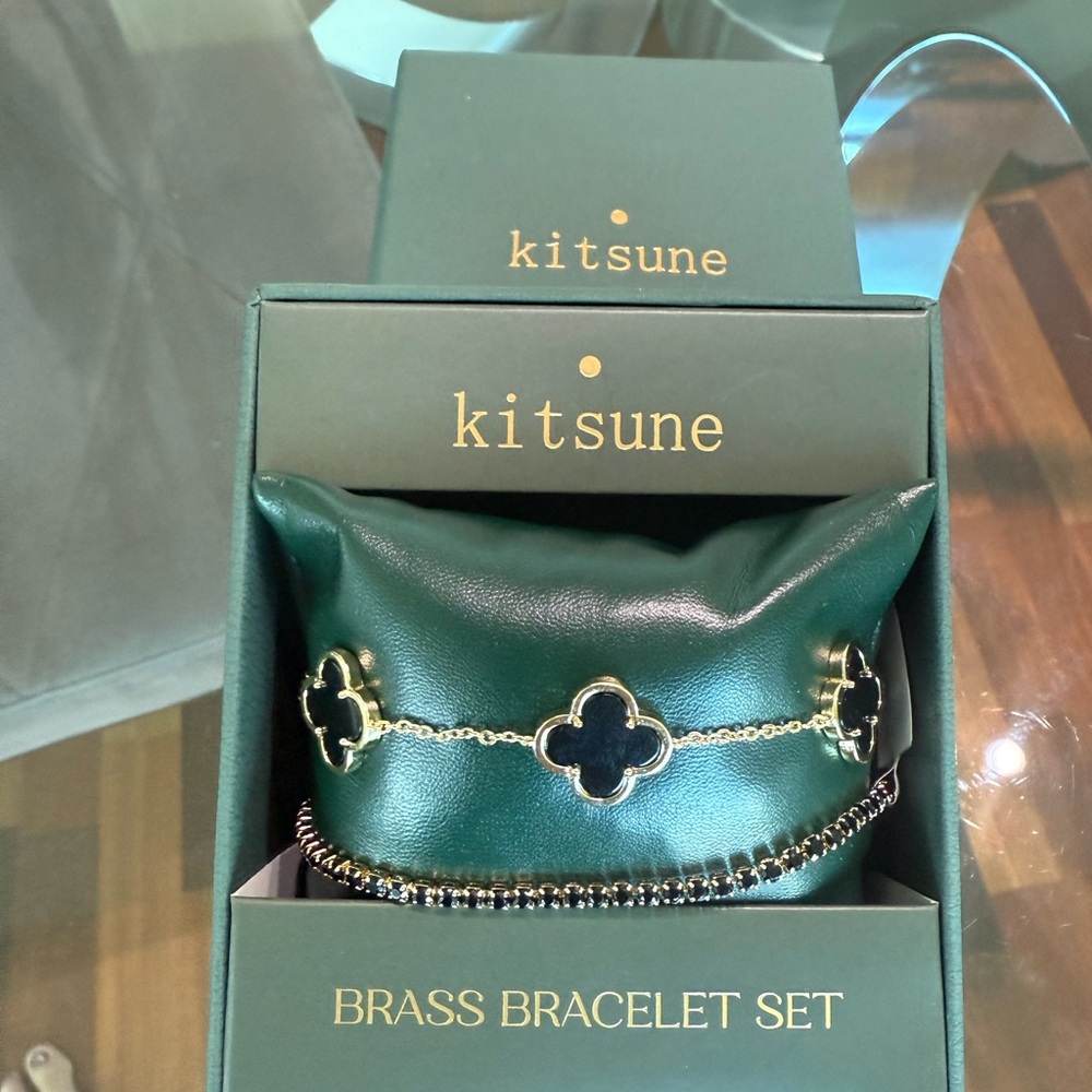 New Kitsune 2 pc Black Clover and Gold Brass Bracelet Set
